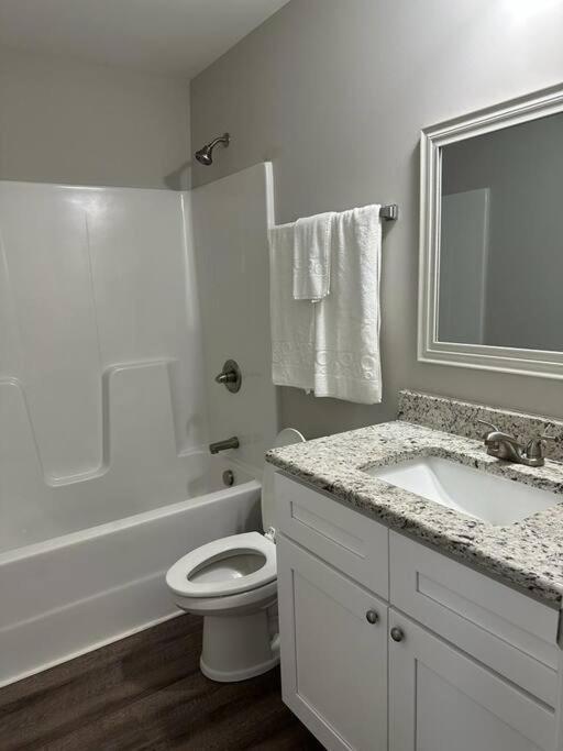 Gorgeous 3 Bedroom Home With Cable Tv In All Rooms & Free Wi-Fi Конкорд Экстерьер фото
