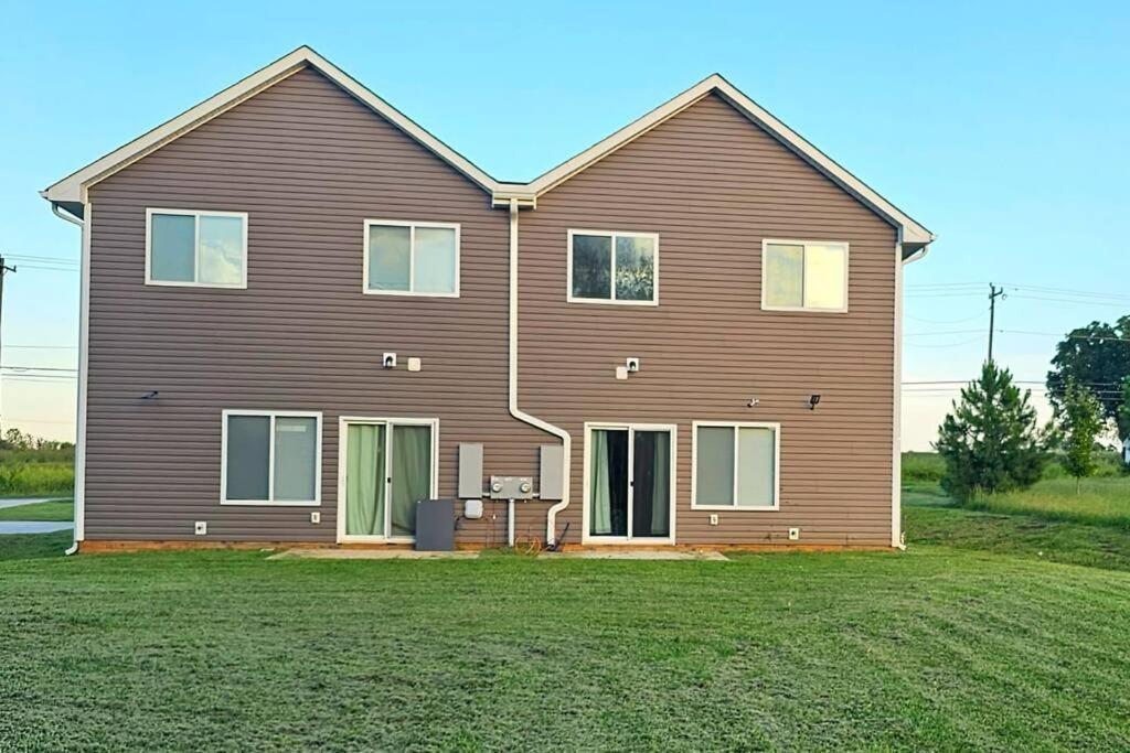 Gorgeous 3 Bedroom Home With Cable Tv In All Rooms & Free Wi-Fi Конкорд Экстерьер фото
