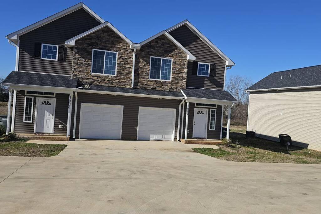 Gorgeous 3 Bedroom Home With Cable Tv In All Rooms & Free Wi-Fi Конкорд Экстерьер фото