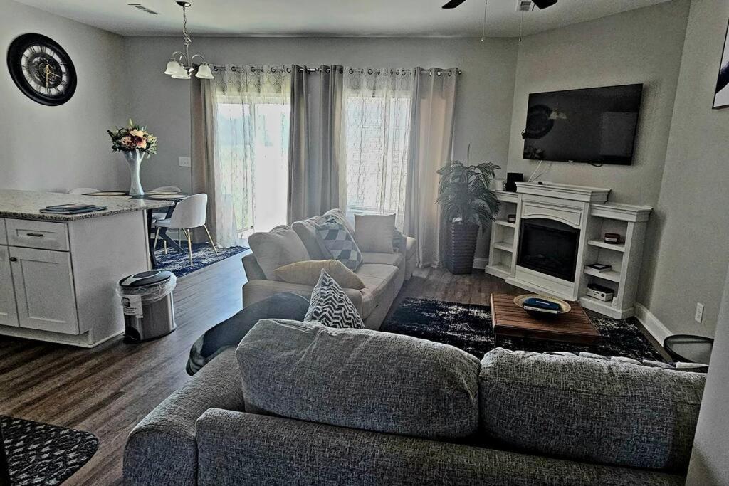Gorgeous 3 Bedroom Home With Cable Tv In All Rooms & Free Wi-Fi Конкорд Экстерьер фото