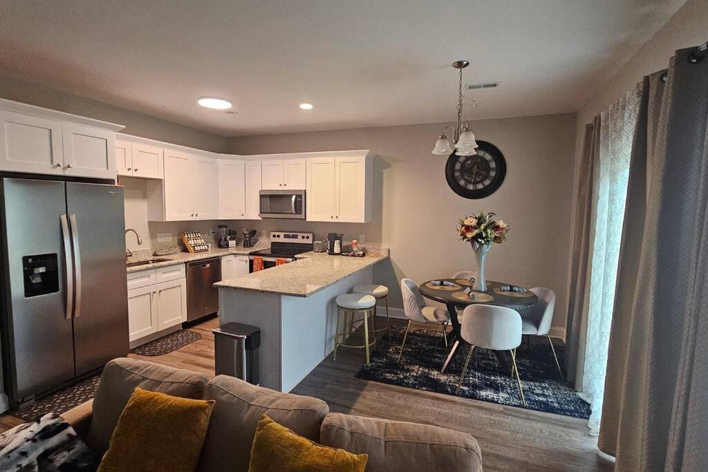Gorgeous 3 Bedroom Home With Cable Tv In All Rooms & Free Wi-Fi Конкорд Экстерьер фото